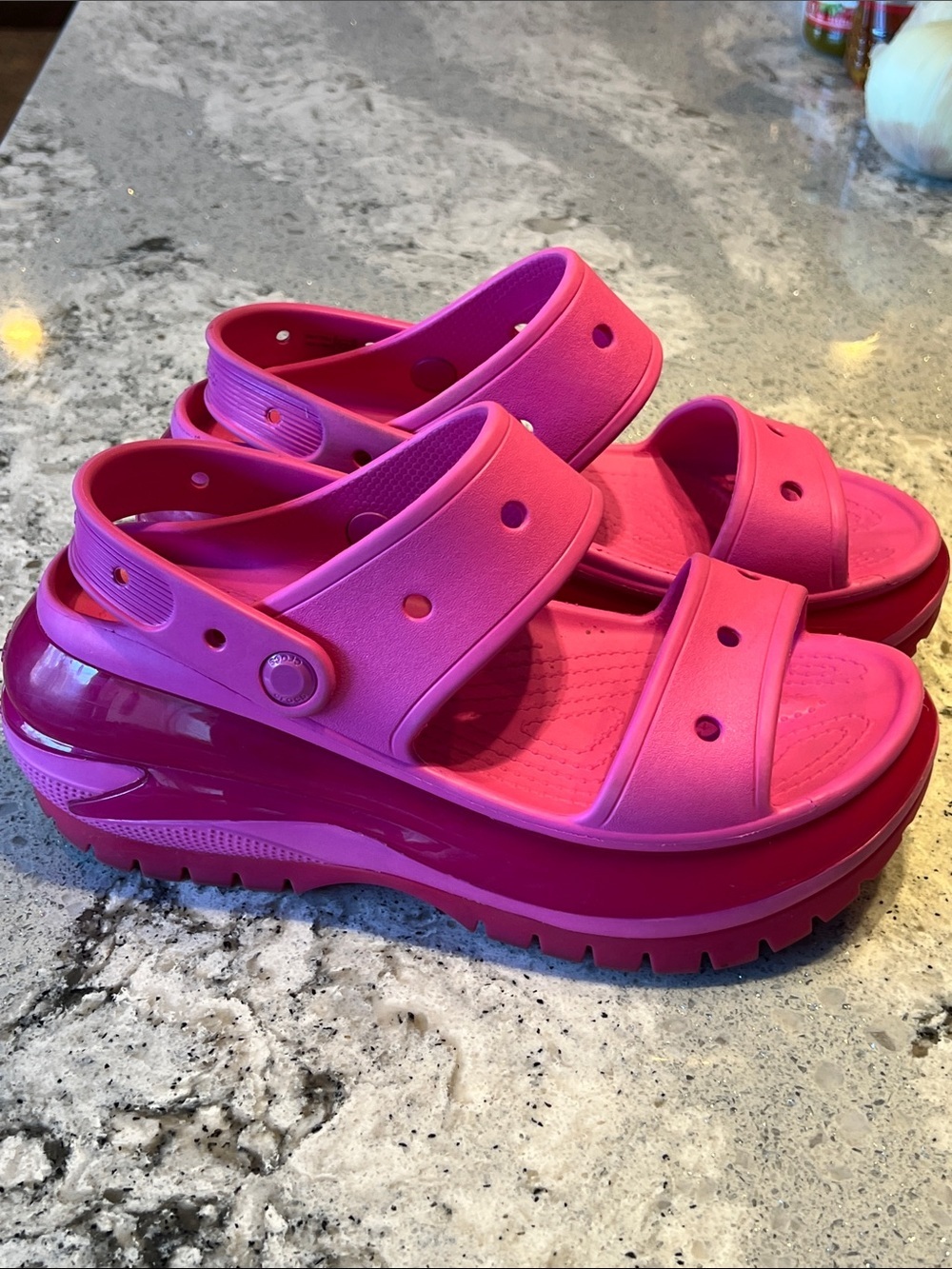 Crocs Mega Crush Sandal Juice Pink Platform Womens Size 9 EUC